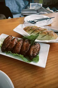 蒜蓉包+卤水鸡翼