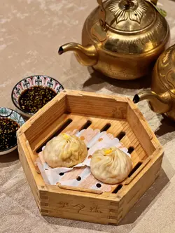 鲜拆蟹粉小笼包