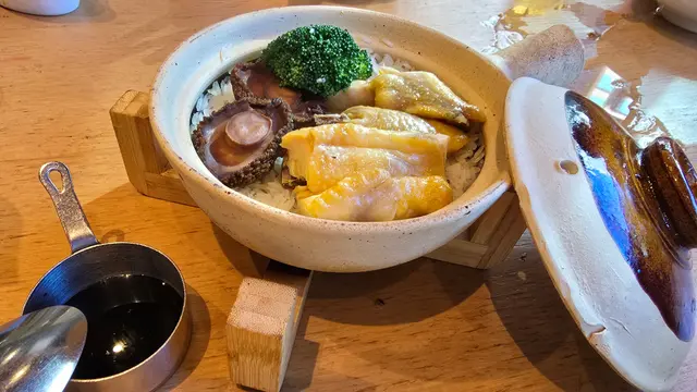 鮑魚咸雞煲仔飯