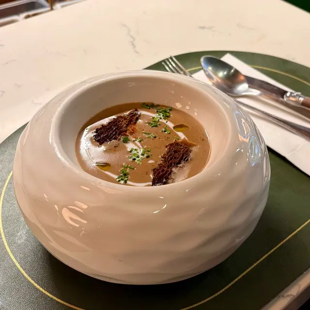 Roasted Chestnuts Soup w/ pan-fried morel mushroom 烤栗子湯 配香煎羊肚菌
