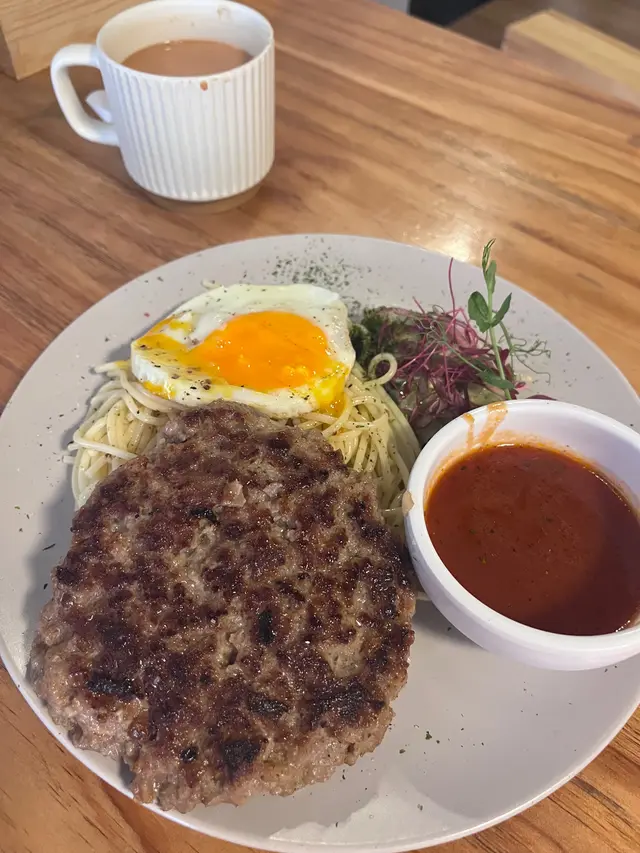 手打牛肉漢堡+紅酒燒汁意粉