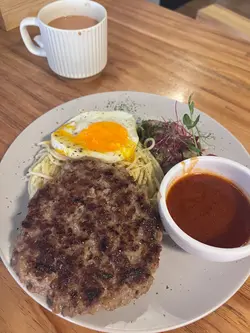 手打牛肉漢堡+紅酒燒汁意粉