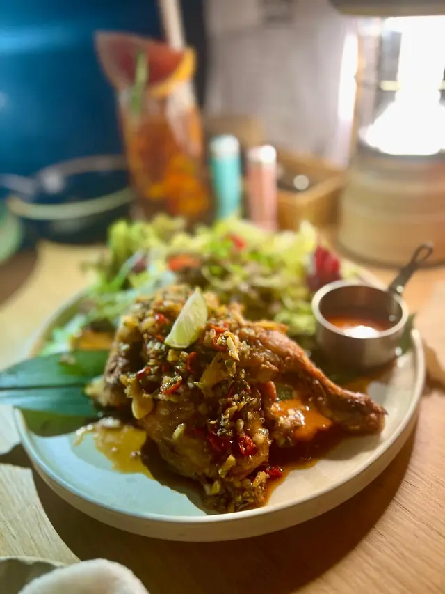 草焗野雞仔（半隻）配沙律