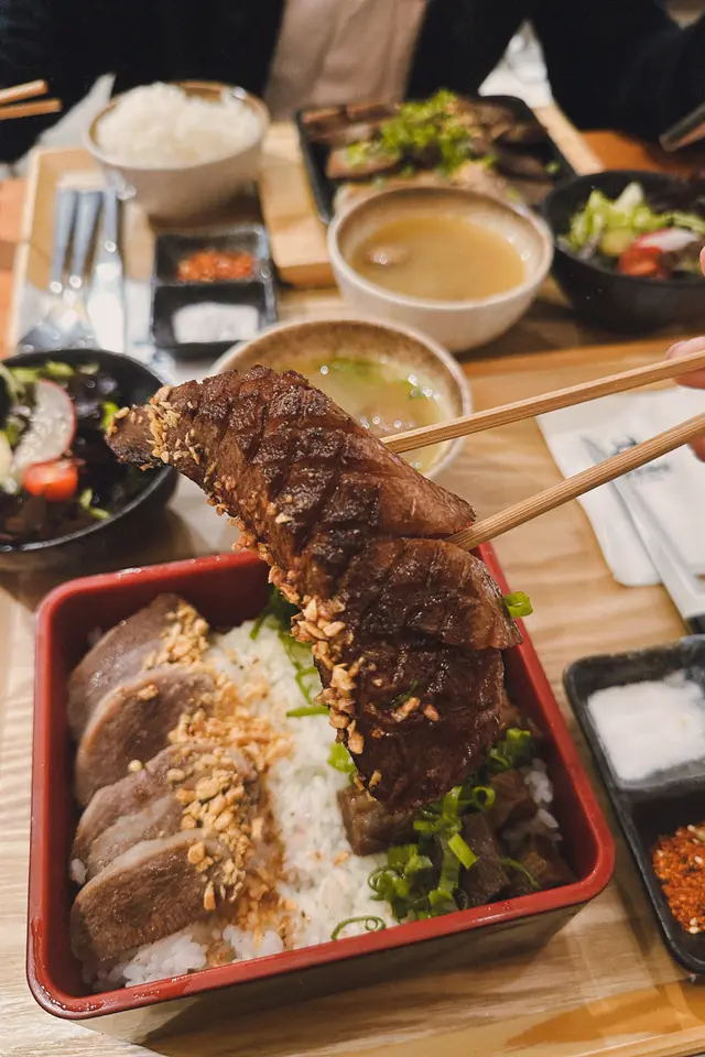 三重牛舌御重盒