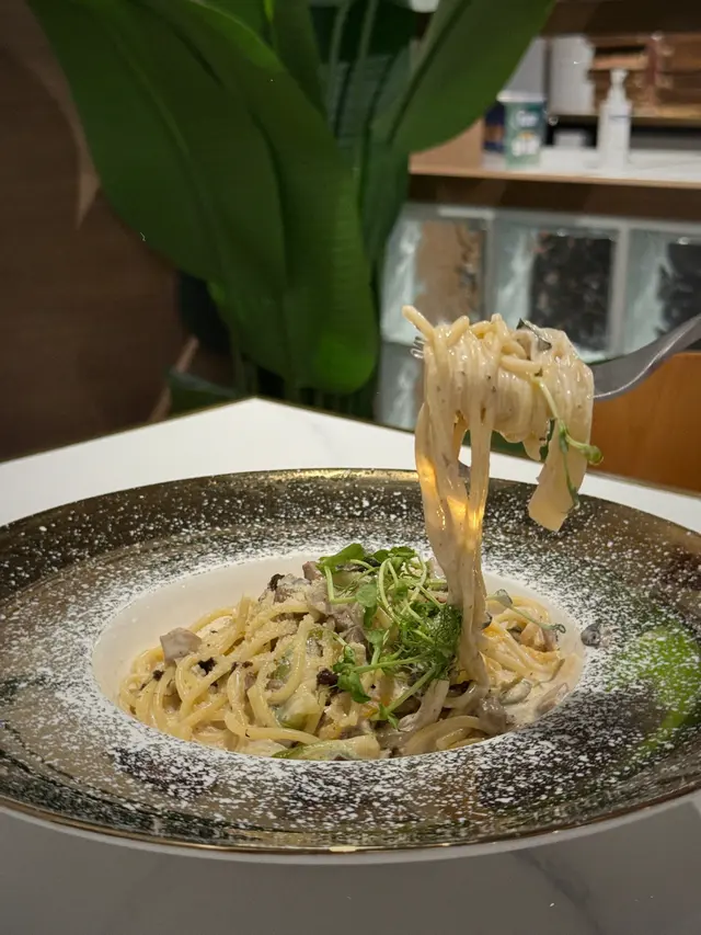 黑松露蘑菇忌廉汁意大利粉