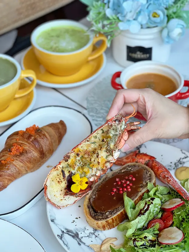 威靈頓牛柳配芝士焗龍蝦