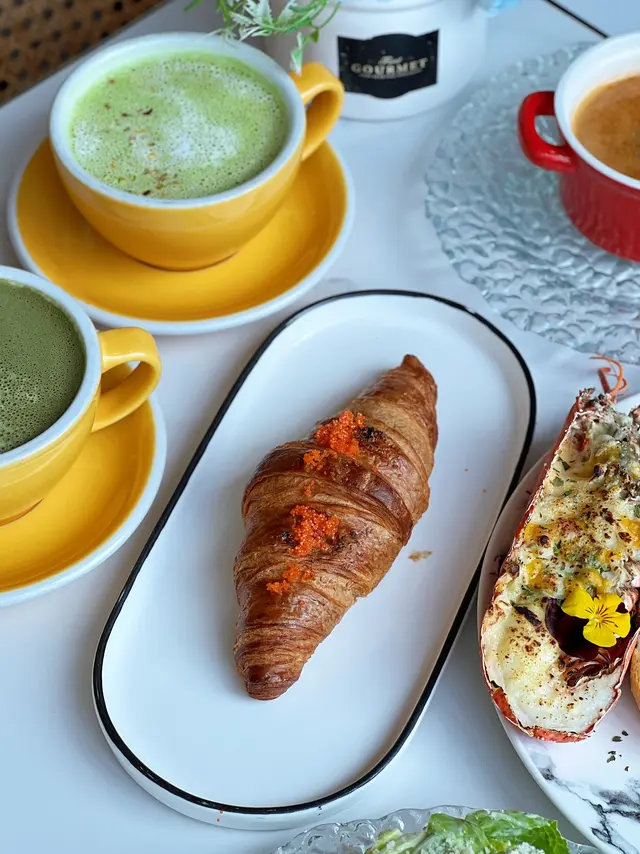 爆醬蟹膏流心牛角包