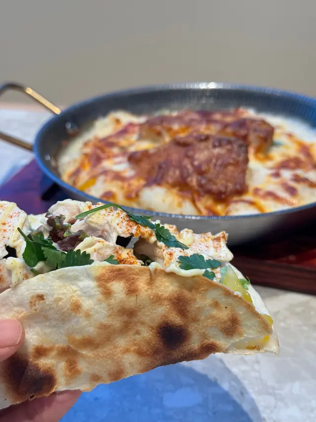 慢煮雞胸菠蘿莎莎夾餅