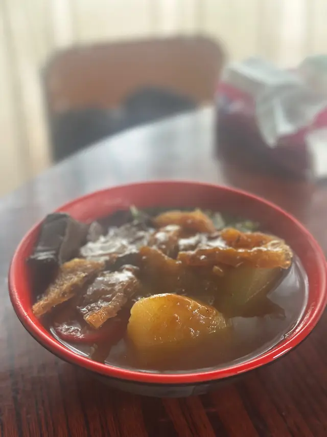 豬皮豬紅蘿蔔紅腸車仔麵加咖哩汁