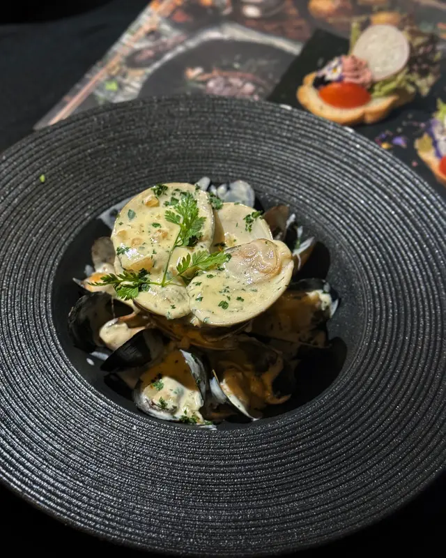 忌廉白酒煮青口拼沙白