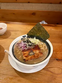 煮干鱼介豚骨拉面