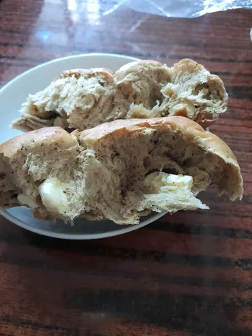 掰开嘅咖啡腰果乳酪包