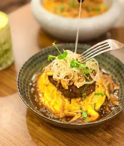 野菌燒汁和牛漢堡蛋包飯