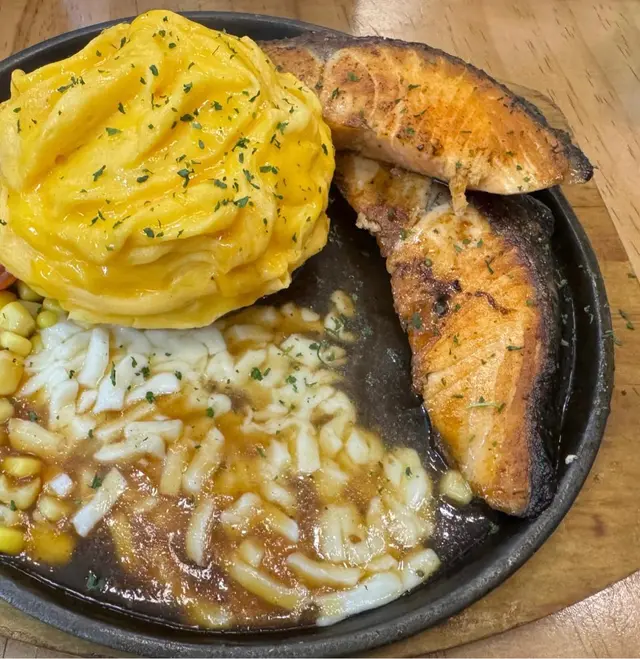 劣質食物，價格貴。餐廳好污糟邋遢，不乾淨！
#西餐 