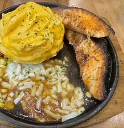 劣质食物，价格贵。餐厅好污糟邋遢，不干净！
#西餐 