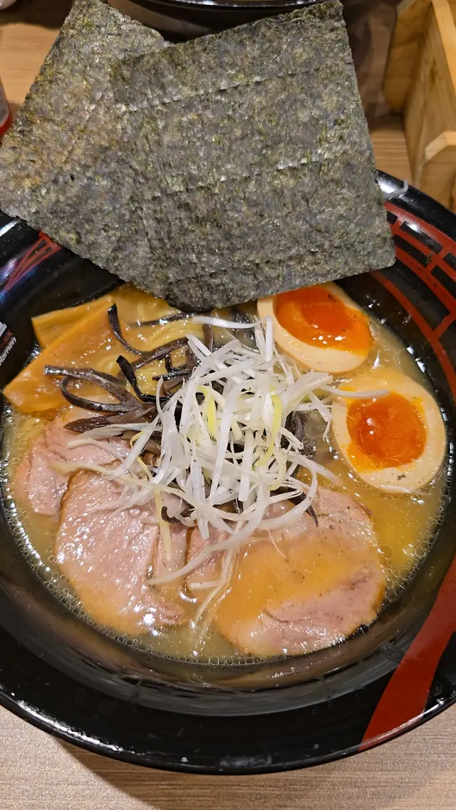 招牌豚骨叉燒拉麵(大盛)