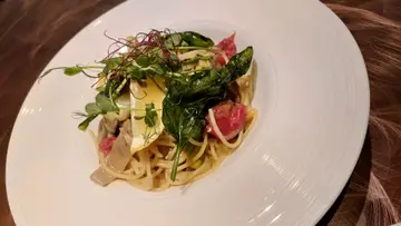 冬陰功象拔蚌意粉