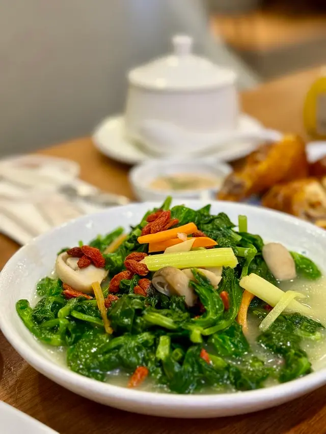 魚湯杞子浸豆苗