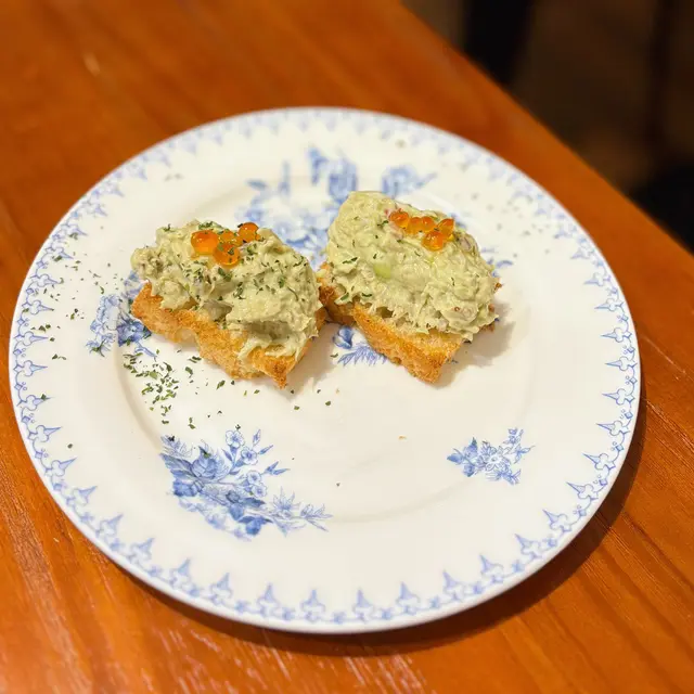 牛油果蟹肉多士