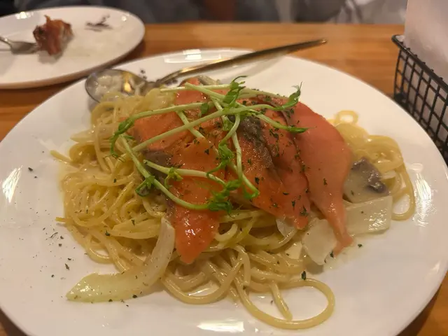 呢個已經係最好食果樣~D粉唔會好林整既時間都岩岩好~加埋D即食既三文魚係幾好食*