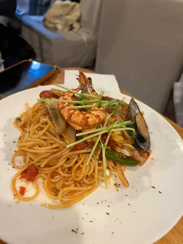 D麵佢係OK既唔太林, 但係隻蝦又老又鞋又UN...呢一粒星係比D粉既