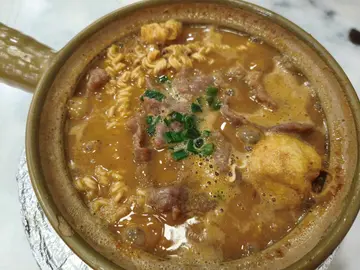 沙爹牛肉煲仔麵