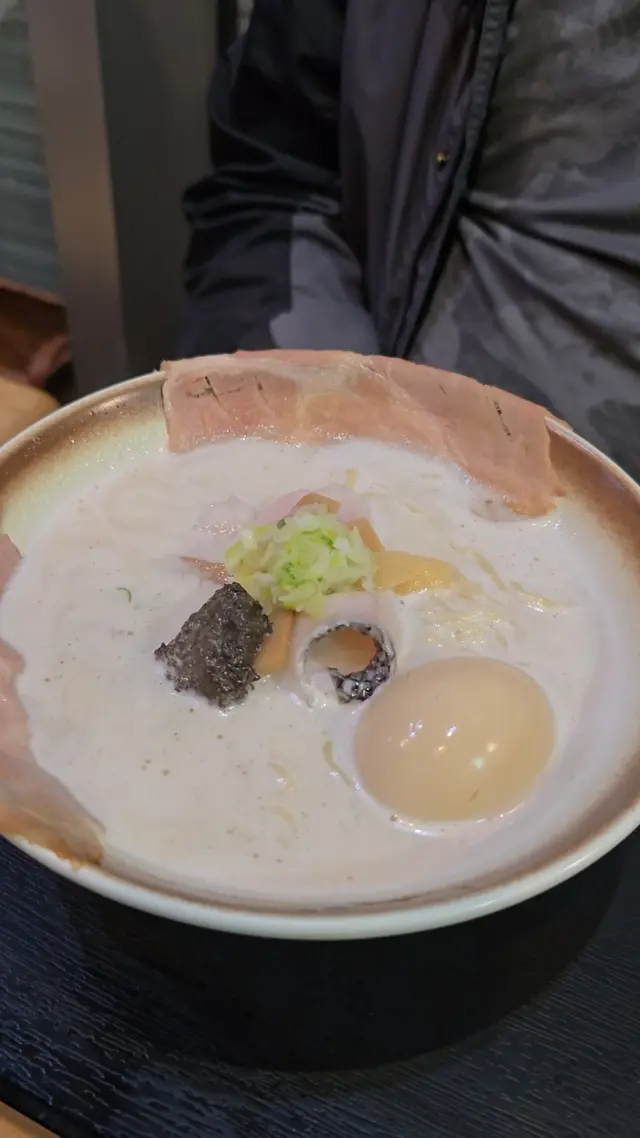 B8.極之黑松露鯛白湯拉麵