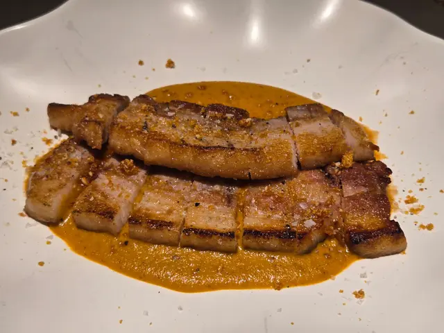 碟五花腩好得,外面煎到香脆,但里面依然好juicy同鬆化。配嘅泡菜酱汁味道平衡,同块肉夾到絕。