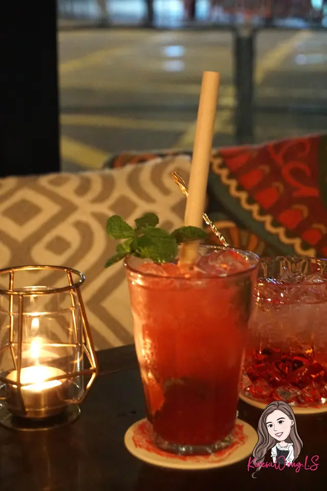 STRAWBERRY & MINT FIZZ