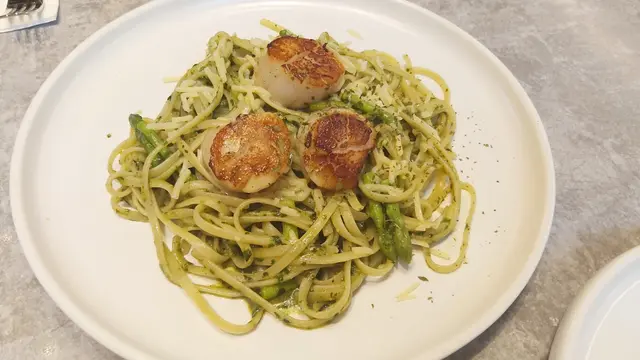 Pan Seared Hokkaido Scallop Pasto Linguine 香煎北海道帶子伴香草樂扁意粉