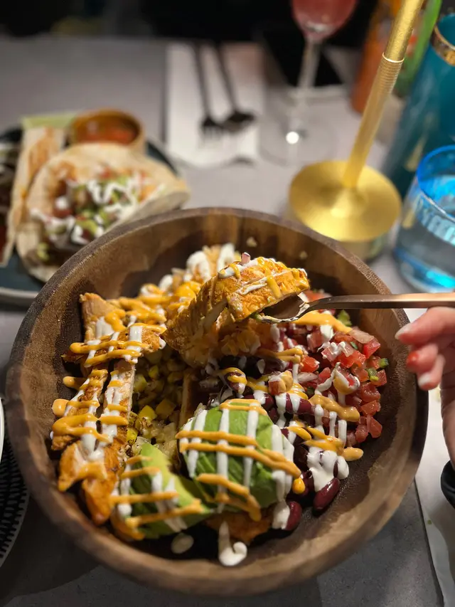 Chipotle chicken burrito bowl