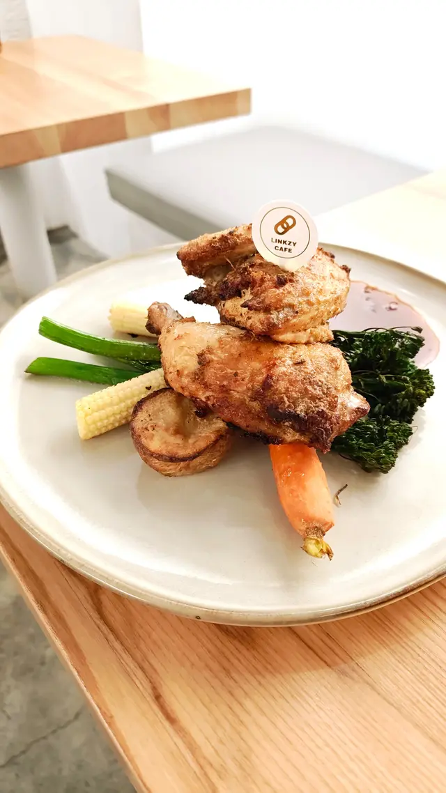 法式烧春鸡配烤香草牛油薯仔