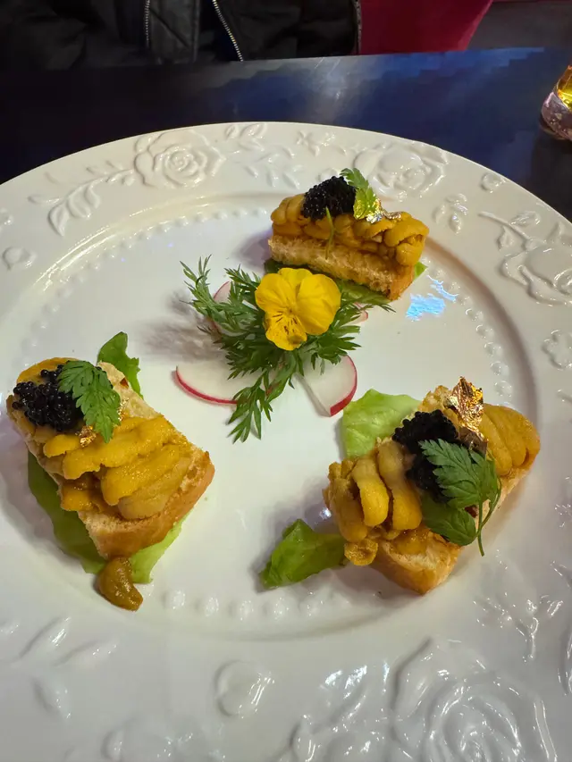 極品海膽魚子醬多士