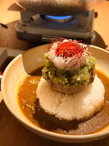 芝士漢堡扒蘭王蛋丼飯（咖喱汁）