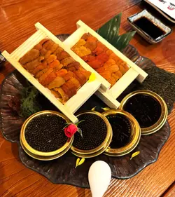 北海道 原板海胆配鲟龙鱼子酱,