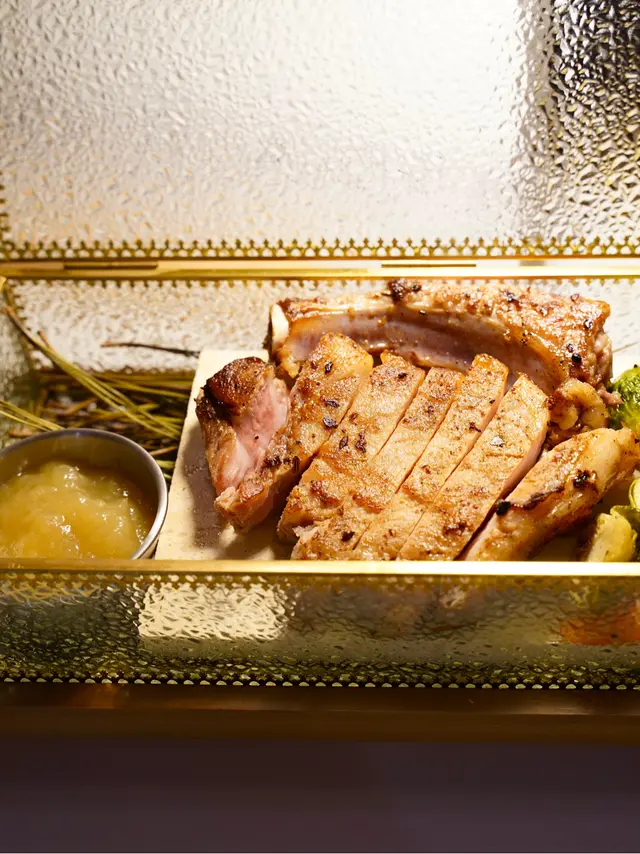 西班牙豬鞍架叉燒配楓糖青蘋果醬