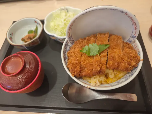 滑蛋吉列厚切里脊豬扒丼定食