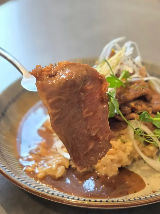 關西牛肉燒配牛肝菌意大利飯