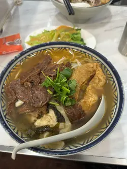 牛𦟌米线加春卷