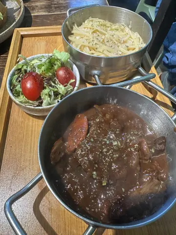 慢煮牛面颊肉配扁意粉