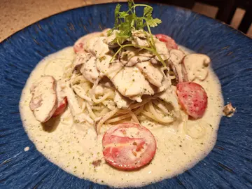 Spaghetti with Chicken and Pesto Sauce