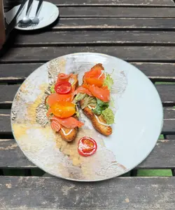 煙三文魚野菜牛角飽