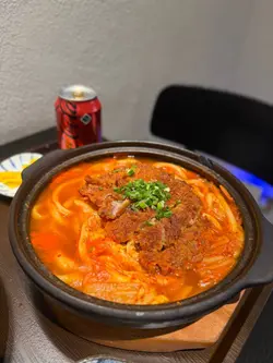 酥脆吉列豬扒泡菜鍋烏冬