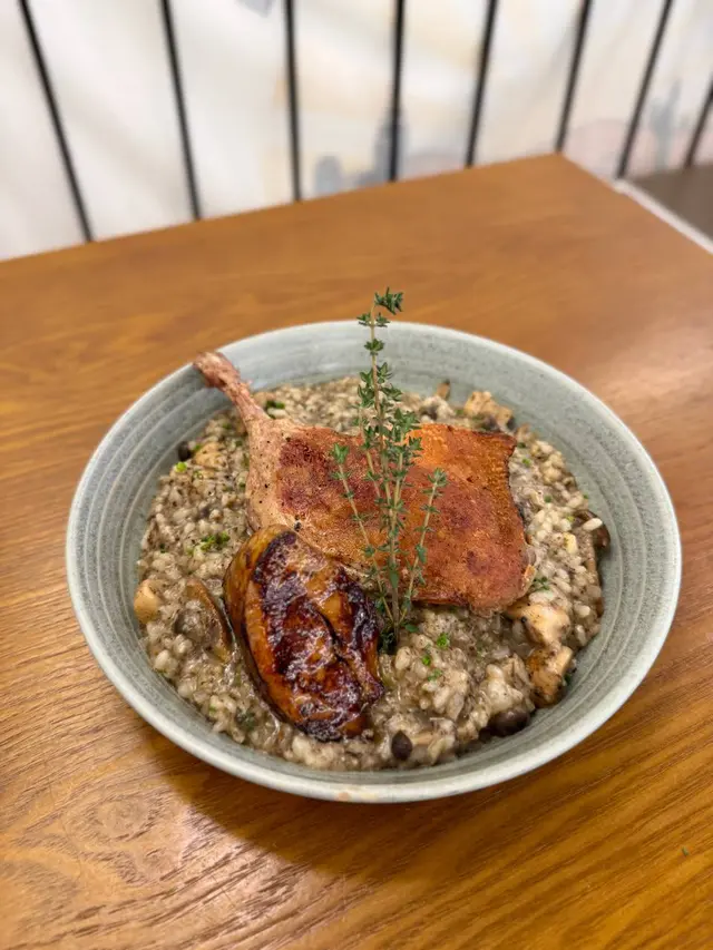 香煎鵝肝 慢煮鴨腿 伴 松露蘑菇意大利飯