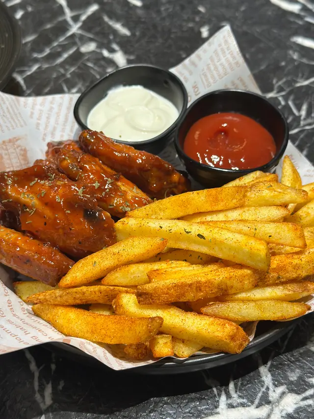 水牛城雞翼配薯條