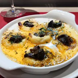 🐑田螺，毫无牛油香味，垫底嘅薯蓉又冇奶香，完全提不起客人食欲。