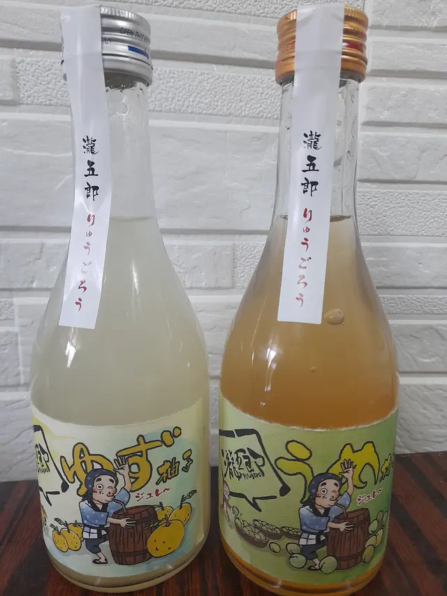 左;柚子啫哩酒, 右:梅子啫哩酒