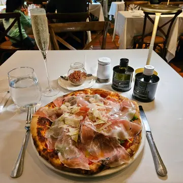 DIVINO PATIO RISTORANTE, BAR & PIZZERIA — photo via OpenRice